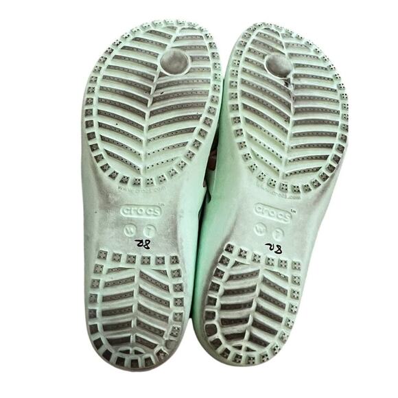 Light green pastel Crocs sz 7 flip flop comfy walking shoes feminine cozy summer - Picture 6 of 6